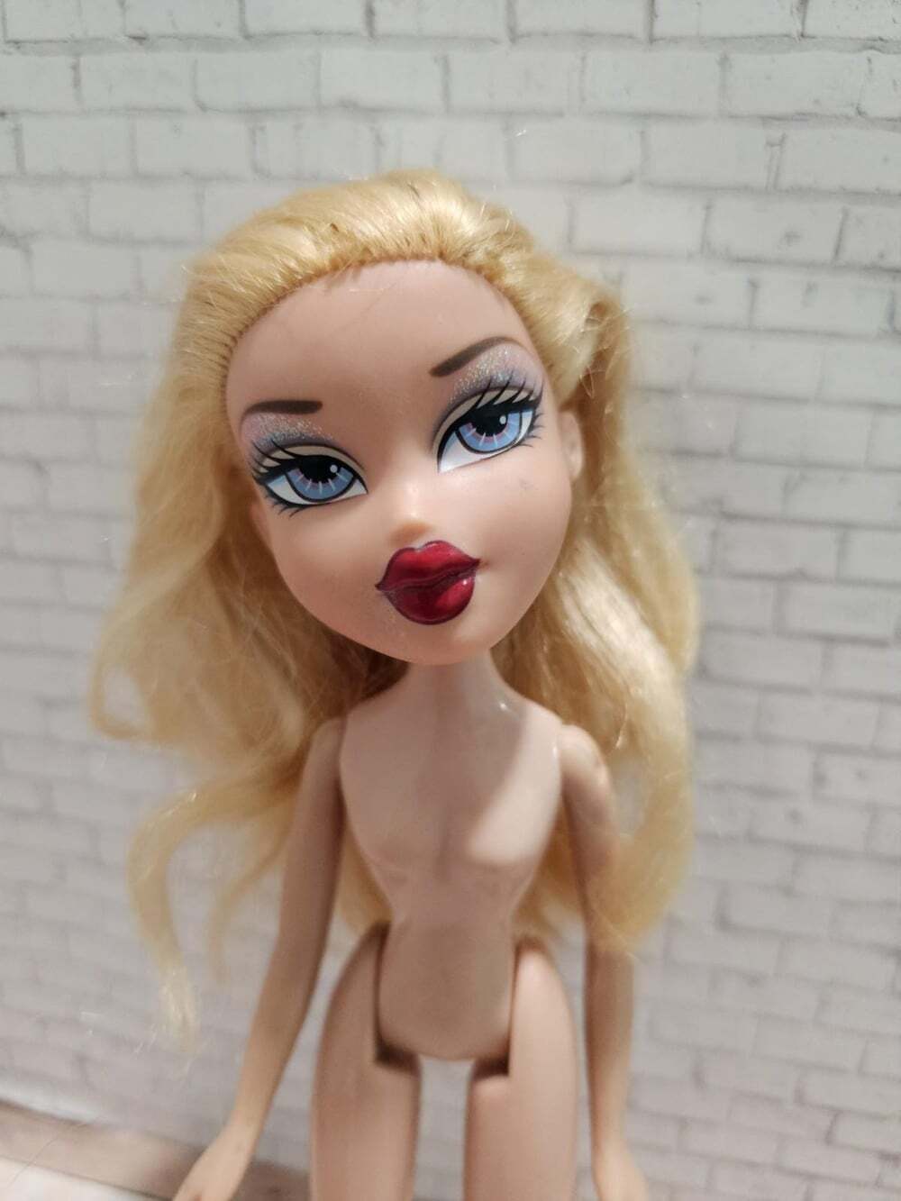 Bratz Cloe Blonde Blue Eyes Glitter Makeup Nude MGA Doll No Shoes Feet